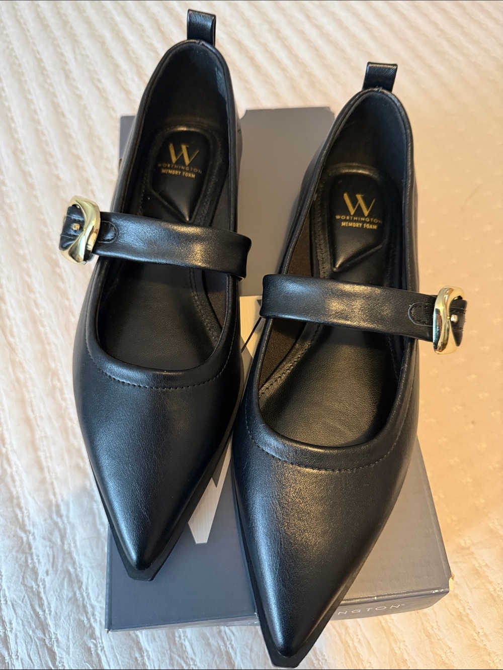 Worthington Black Pointed Mary Jane Flats with Gold Buckle 6.5 ❤️